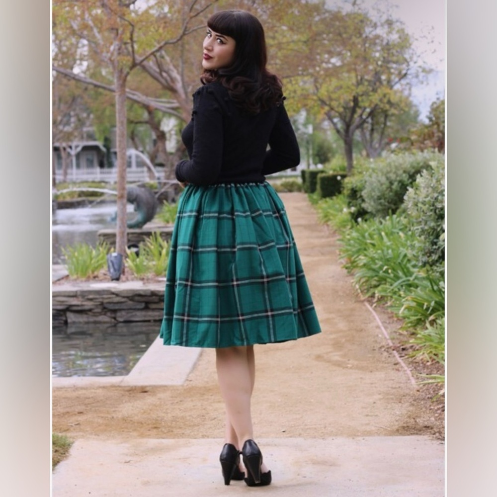 Collectif Green Knee-Length A-Line Pleated Skirt - Picture 2 of 5